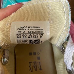Ladies 8.5 Converse All Stars
